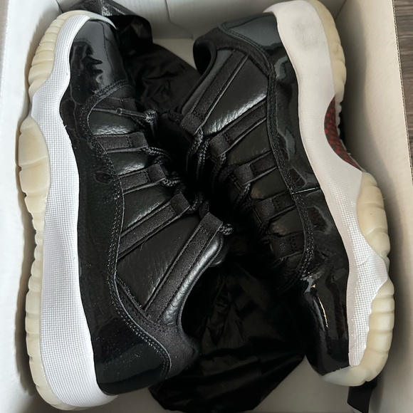 Air Jordan 11 Low “72-10” (GS) - Picture 4 of 10